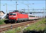 120 114-4 mit IC2474, bringt Nachschub fr die Bettenburgen im Ostseebad Binz.   (Stralsund am 12.06.06) 