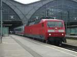 120 155 steht am 21.August 2012 mit dem defekten IC 892 im Leipziger hbf.