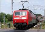 Die 120 140-9 vor dem AZ1436 nach Dortmund. Fotografiert am B Carl Heydemann Ring, mit Blickrichtung Hbf. (Stralsund am 29.07.06) 
