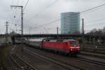 120 132-6 zieht den EN 453 auf einem vergleichsweise kurzen Stck der langen Reise von Paris nach Moskau im Mannheimer Hbf. (02.02.2013)