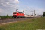 120 131-8 mit dem IC 2902 fr ICE 1510 von Leipzig Hbf nach Hamburg-Altona in Vietznitz. Hinten am Zug schob die 120 123-5. 17.05.2013