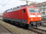 DB BR 120 121-9 brachte den IC 381 Stuttgart Hbf-Milano Cenrale nach Singen (Htw)und wartet auf den IC 380 Milano Centrale-Stuttgart um in von Singen (Htw)nach Stuttgart Hbf zu bringen am 29.03.03 in Singen (Htw) 