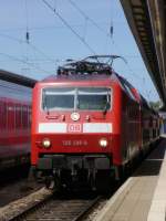 120 201-9 steht am 17.07.13 mit einem RE nach Hamburg Hbf im Rostock Hbf.