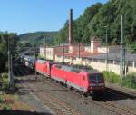 120 145-8 zieht am 06. September 2013 die 101 044-6 und den IC 2208 durch Kronach.