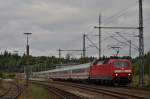 120 130 mit IC 2207 und 101 008 am Zugschluss am 22.09.2013 in Steinbach am Wald. 