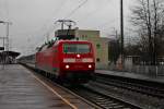 Durchfahrt am 28.02.2014 von der Münchner 120 106-0 bei einem Regenschauer mit dem EC 9 (Hamburg-Altona - Zürich HB) Ersatzzug in Müllheim (Baden) gen Basel. Am Zugende fuhr auch noch die 120 141-7 als Sandwich mit, weshalb der Zug auch nur bis Basel SBB fuhr und von dort ein neuer Ersatzzug von der SBB bis nach Zürich HB fuhr.