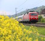 120 138-3 zieht einen IC aus Richtung Bad Hersfeld kommend durch Ludwigsau-Friedlos. Aufgenommen am 30.04.2014.