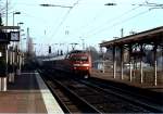 Die 120 102 rast im Frhjahr 2006 mit dem InterCity 436 nach Luxembourg durch den Bahnhof Haltern am See.