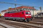 120 152-4 rangiert beim Bahnbildertreffen vor dem Maggiwerk in Singen an den IC 182 von Zürich HB nach Stuttgart Hbf heran.Bild vom 2.8.2015