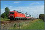 120 113-6 zieht am 01.08.2015 den IC 2442 nach Hannover durch Greppin.