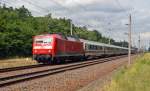 Zusammen mit ihrer Schwester 120 113 bespannte 120 146 am 19.07.15 den IC 2301 von Berlin nach München. Hier rollt der planmäßig im Sandwich gefahrene Zug durch Burgkemnitz.