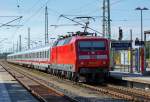 Ausfahrender IC 2377 nach Karlsruhe Hbf am Bahnsteig 3 in Bergen auf Rügen.