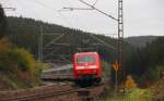 120 132-6 DB schiebt den IC 2300 über die Frankenwaldrampe bei Steinbach am 23.10.2015.