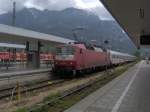 Eine Br 120 der db mit einem ic von mnchen nach Garmisch-Partenkirchen.

Dieser Zug befindet sich im Bahnhof Garmisch-partenkirchen
Links im Bildrand sehen sie einen Regionalzug nach Innsbruck/tirol