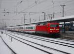 Die 120 101 mit einem ICE Ersatzzug nach München am 20.02.2009 bei der Einfahrt in den Nürnberger Hbf.