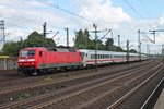 Einfahrt am 26.05.2015 von 120 104-5 zusammen mit 120 103-7 am Zugschluss und einem InterCity in Hamburg Harburg.