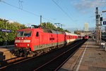 Am 26.05.2015 stand in der Abendsonne die 120 141-7 mit dem CNL 487  Pyxis  (Hamburg Altona - München Ost) im Startbahnhof und wird in kürze dann mit den mitzuführenden Autos beladen.