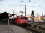 BR 120 118-5 steht mit IC 327  Alpenland  ( Dortmund - Berchtesgaden) im Salzburger HBF, und wird in Krze mit ihrem IC in die Abstellanlage gefahren. 