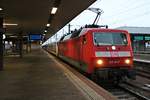 Am Morgen des 11.08.2015 stand 120 141-7 mit einer IC-Leergarnitur am Bahnsteig 5 in Basel Bad Bf.