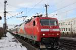 120 112-8 steht mit dem InterCity 143 abfahrbereit in Bnde (Westfalen). 06.12.2012.