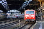 Ein Nachschuss von der 120 208-4 DB steht in Aachen-Hbf mit dem RE9 aus Siegen-Hbf nach Aachen-Hbf. 
Aufgenommen vom Bahnsteig 2 vom Aachen-Hbf.
Bei schöner Wintersonne am Kalten Morgen vom 1.2.2018. 