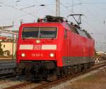 120 207-6 beim Rangieren im Rostocker Hbf,sie kam als berfhrung von Aachen nach Rostock.17.08.2012