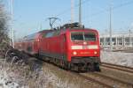 120 203-5 mit RE 4310(Rostock-Hamburg)bei der Ausfahrt im Rostocker Hbf.22.01.2016