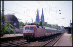 120122 fährt hier mit dem IC 614 Drachenfels nach Münster am 21.5.1992 um 14.35 Uhr durch den Bahnhof Köln Deutz.