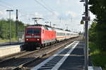 Ersatz ICE 222 bestehend aus 120 159-9 und am anderen Ende des Sandwich hängt die 120 146-6 schieben am Zug. Hier ist der Zug in Heddesheim/Hirschberg gen Weinheim fahrend zu sehen am Abend des 23.6.2019