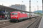 Einfahrt am Nachmittag des 22.06.2019 von 120 133-4 zusammen mit 120 119-3, welche am Zugschluss hing, und dem IC 2022 (Frankfurt (Main) Hbf - Hamburg Altona) in den Hauptbahnhof von Koblenz.