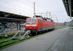 DBAG: Im Rostock Hauptbahnhof stand am 25. November 2006 die 120 125-0 abgestellt. - Scan eines Farbnegativs. Film: Kodak FB 200-6. Kamera: Leica C2.