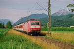 02. Juli 2000, RE (ab Freilasing IC) 1080 mit Lok 120 137-5 bei Ainring. 