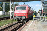 Nachschuss auf 120 120-1 im Bahnhof Dabendorf am 16. Oktober 2022.
