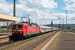 Einfahrt am 27.07.2015 von 120 104-5 zusammen mit 120 156-5 am Zugschluss und ihrem ICE-Ersatzzug (Basel SBB - Hamburg Altona) für den ausgefallenen ICE 70 (Basel SBB - Hamburg Altona) in Basel