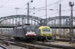 Treffen der Dispolok-Generationen am 27.12.08 mit ES64 U2-067 und dem Urvater 127 001 im Hbf Mnchen