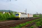 Buntes Gespann: Eurosprinter ES 64 P-001 zieht E-Lok E 484 901 (ex Re 484 901-4) der Veolia Cargo Italia hinter sich her.