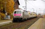 ES 64 P 001 berfhrt am 27.10.09 einen MRCE-Lok durch Brehna Richtung Halle(S).