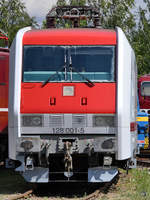 Frontalansicht der Elektrolokomotive 128 001-5.