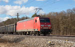Etwas ungünstig wurde 145 043-6 in Eglharting mit ihrem Stahlzug nach Linz am 05.03.17 abgelichtet.