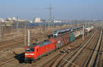 Mit einem gemischten Güterzug am haken rollte 145 018 am 16.02.17 durch Bitterfeld Richtung Leipzig.
