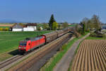 145 015 mit einem Güterzug am 05.04.2017 bei Stephansposching. 