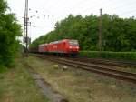 145 038 mit Schwestermaschine und Gem Gterzug am 10.5.2007 bei der Durchfahrt durch den Bahnhof Eystrup an der KBS 380