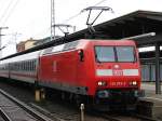 Nachdem 145 073 den IC 2213 aus Binz nach Rostock gebracht hat, wird diese abgehngt und durch eine 101er ersetzt.