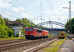   Die an die DB Cargo AG vermietete Railpool 155 013-6 (91 80 6155 013-6 D-Rpool) und die DB Cargo 145 068-3 (91 80 6145 068-3 D-DB) fahren am 12.05.2018 in Kreuztal vom Gbf in den Abstellbereich.