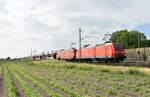 145 078-2 und 145 072-5 in Doppeltraktion mit einem gemischten Güterzug kommend aus Richtung Lüneburg.