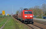 145 080 führte am 10.04.19 einen Autologistikzug durch Wittenberg-Altstadt Richtung Hbf.