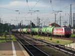 Eine Br.145 von HGK fuhr im Juni 2007 mit einem Kesselwagenzug in den Gterbahnhof Ingolsatdt ein.
