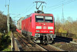 KLV-Zug mit 145 002-2 DB durchfährt den Hp Magdeburg Herrenkrug auf der Bahnstrecke Berlin–Magdeburg (KBS 201) Richtung Biederitz.
Aufgenommen am Ende des Bahnsteigs 1.
[19.11.2019 | 10:24 Uhr]