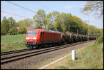 DB 145041-0 verlässt hier am 27.04.2020 um 15.19 Uhr mit einem Schwefelwagen Zug den Ortsbereich von Hasbergen in Richtung Münster.