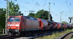 DB Cargo AG [D] mit  145 047-7  [NVR-Nummer: 91 80 6145 047-7 D-DB] und einem Kalizug am 23.06.22 Vorbeifahrt Bahnhof Magdeburg-Neustadt.